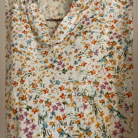 Cute Spring top ! - Picture 2 of 7